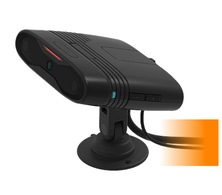 Cámara inteligente Gauss Alert para el monitoreo de conductor. Utiliza inteligencia artificial y análisis vectorial para reconocer y alertar sobre conductas de riesgo al volante, mejorando la seguridad de la flota.